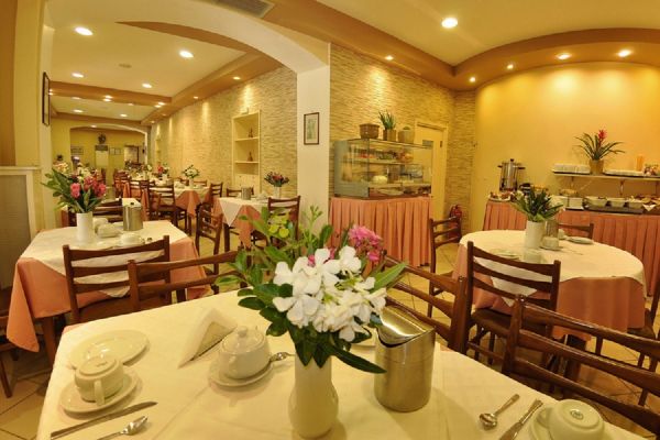 Hotel Bretagne (Corfu)